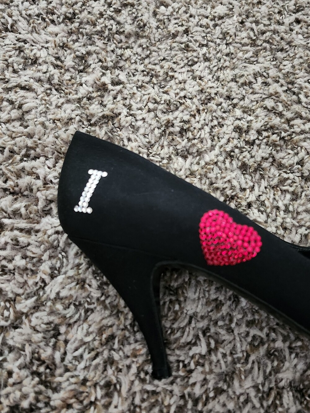 Stuart Weitzman Black Pointed-Toe Pumps with Pink Heart and Crystal 'I ❤️ NY' - Picture 4 of 9
